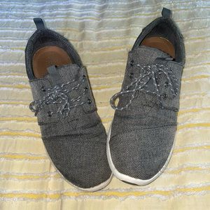Gray Toms Tennis Shoes